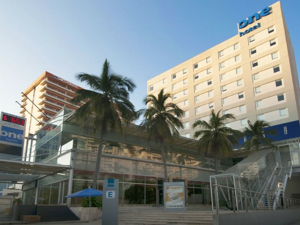 One Acapulco Costera Hotel Exterior photo
